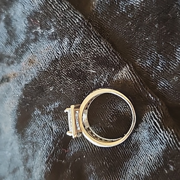 Ladies BEAUTIFUL Rinestone Earrings and a Ring size 6 925 Silver with a cz .... - Picture 5 of 11